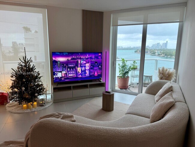 Foto del edificio - 9821 E Bay Harbor Dr