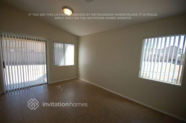 Foto del edificio - 1545 W Burgess Ln