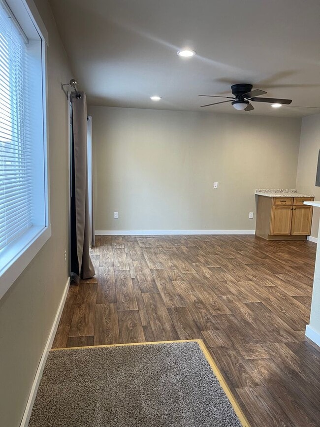 Building Photo - 1 Bedroom 1 Bath in 4 Corners