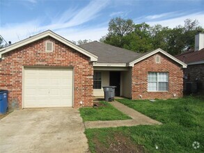 Building Photo - 2035 Echo Lake Dr