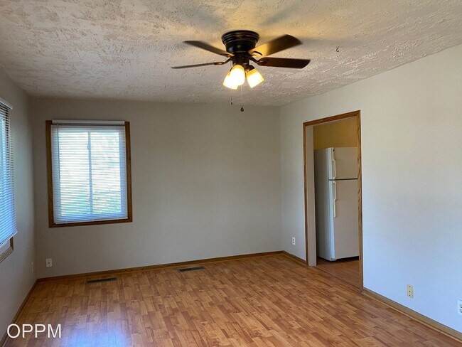 Building Photo - 3 br, 1 bath House - 4006 Vinton St.
