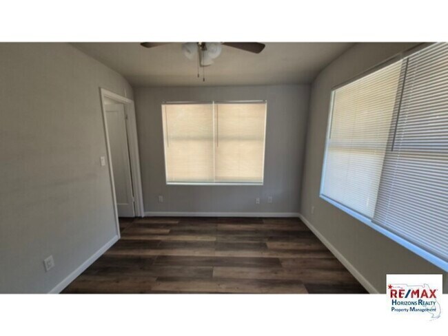 Foto del edificio - Charming Home on Corner Lot