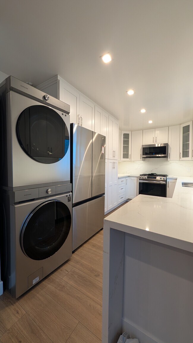 Foto del edificio - 2019 Chilton Dr