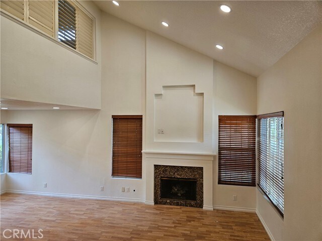 Building Photo - 24915 Via Sonoma
