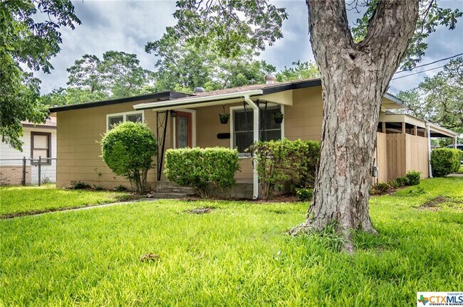 Building Photo - 491 W Nacogdoches St