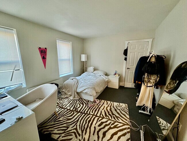 Foto del edificio - 845 Beacon St