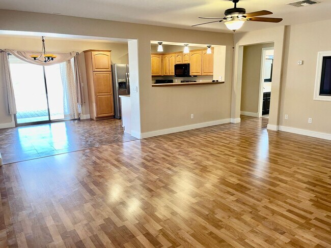 Foto del edificio - Beautiful Single Level Home In Rancho El D...