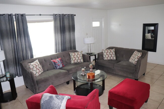 Foto del edificio - 1020 NW 74th Ave