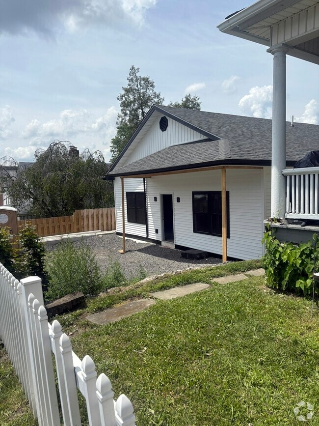Building Photo - 515 Harrison Ave