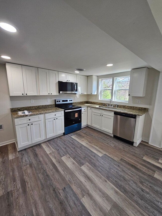 Foto del edificio - 3-Bedroom 2 Bath, 2-story home ready for you to call home today!