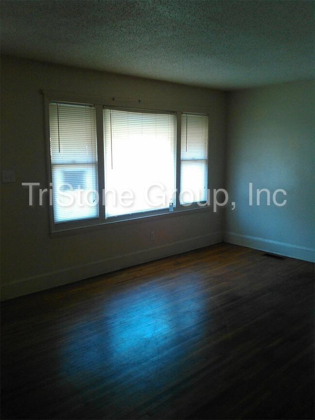 Building Photo - 1413 Moretz Ave