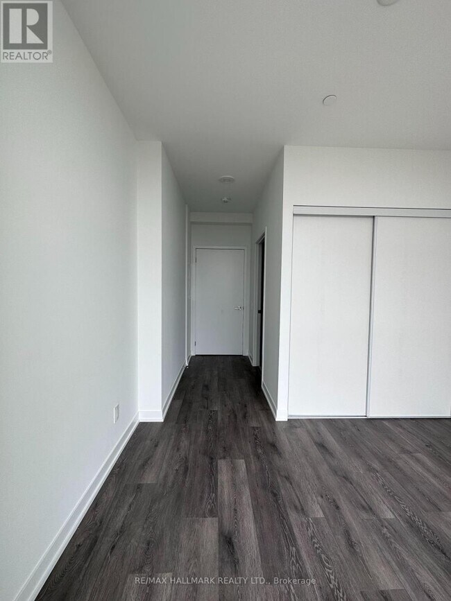 Photo du bâtiment - 1787-1787 St Clair Ave W