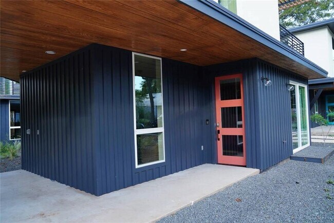 Building Photo - 2908 Govalle Ave