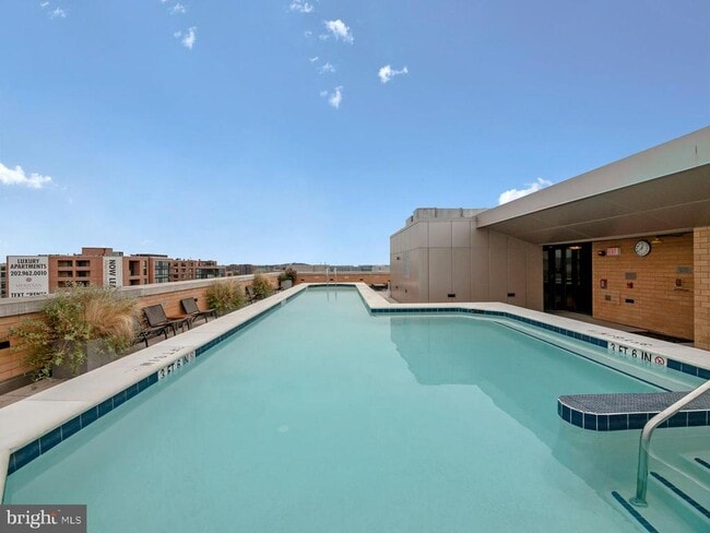 Building Photo - 475 K St NW