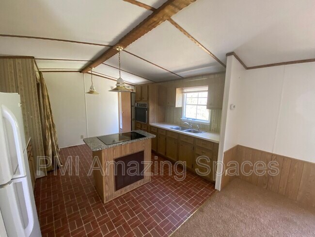 Foto del edificio - 9121 Simpson Rd