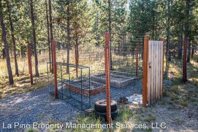 Building Photo - 3 br, 2 bath House - 17447 Auklet Dr.