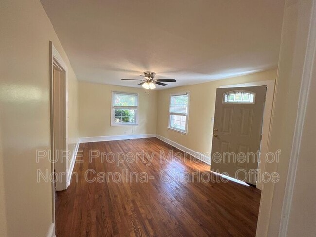 Building Photo - 5735 Oak Dr