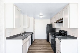 Building Photo - 55120 Airlane Dr