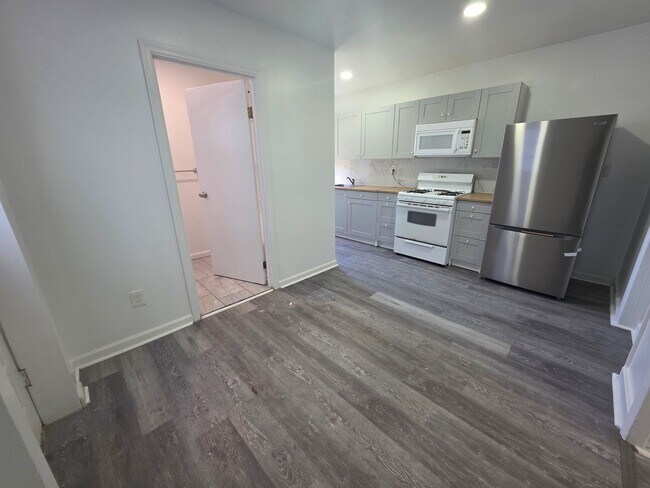 Foto del edificio - 2 bedroom apartment building - Poughkeepsie