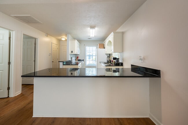 Building Photo - 1204 Longpoint Dr