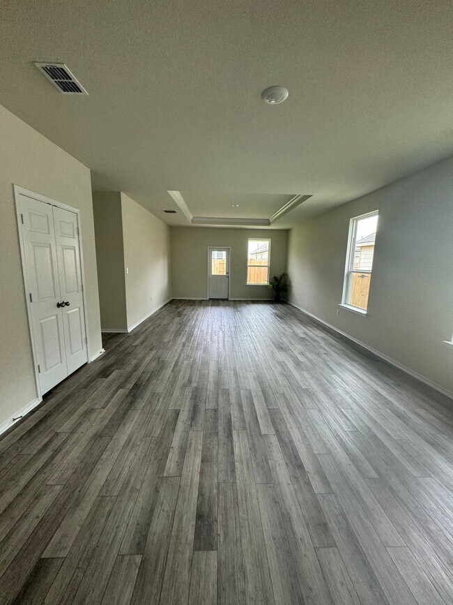 Building Photo - 496 Tree Nut Lp