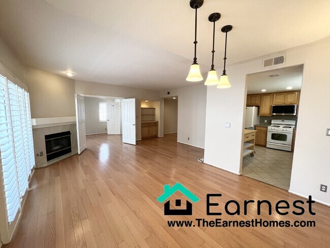 Foto del edificio - 3 + 3 Spacious Condo in Prime Westwood Loc...