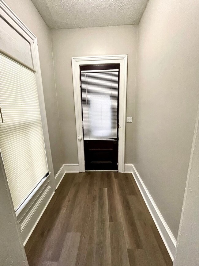 Building Photo - 650 W Ash St