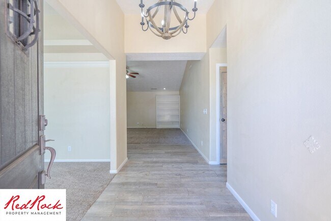 Building Photo - Pet Friendly 4 Bedroom 2 Bathroom home.