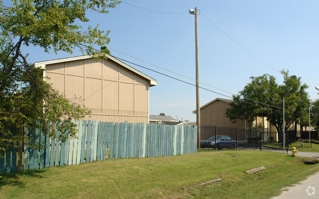 Building Photo - Melrose Apartments