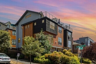 Building Photo - 2048 Minor Ave E