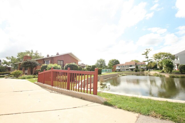 Building Photo - 4000 Bayside Dr