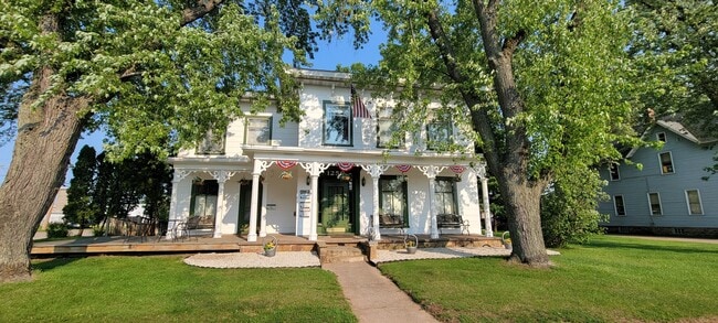 Building Photo - 1250 1st St N