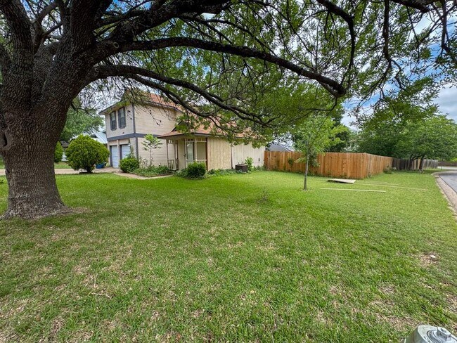 Foto del edificio - 11701 Hidden Quail Dr