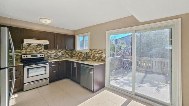 Building Photo - 3.0 bedroom in Calgary Alberta T2A 5N5