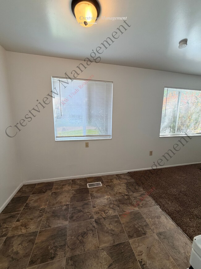 Foto del edificio - 549 Stringham Ave
