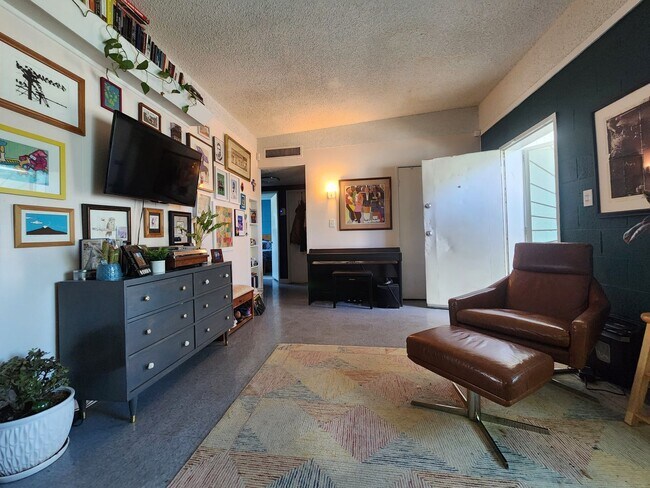 Foto del edificio - Mid Century Huntridge Triplex "Pistachio P...