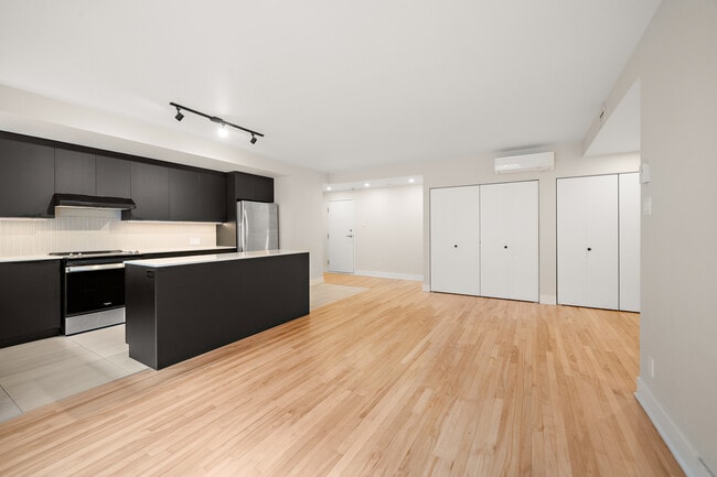 Building Photo - 1375 Crois Sherwood