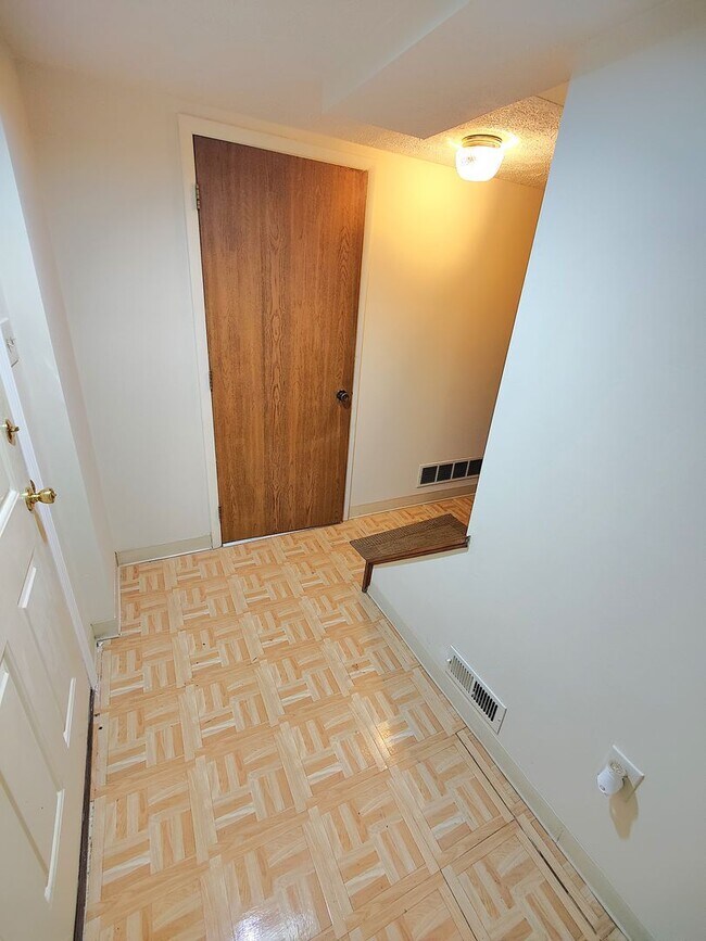 Foto del edificio - *Spacious & Conveniently Located 3BD/2.5BA Townhouse Available in Bethel Park*