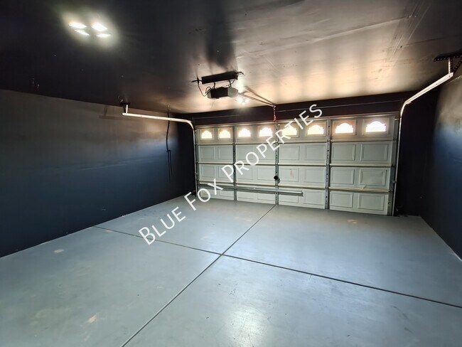 Building Photo - 3754 E White River Dr