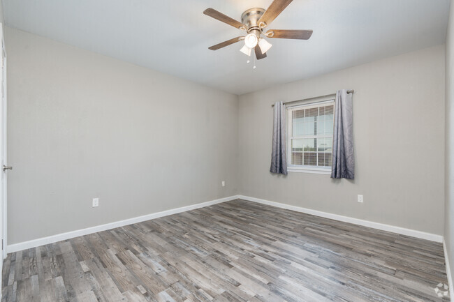 2BA, 1.5BA - 725SF - Primary Bedroom - Lincoln Heights Apartments