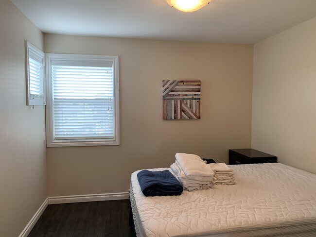 Photo du bâtiment - 8330-8387 87 Ave