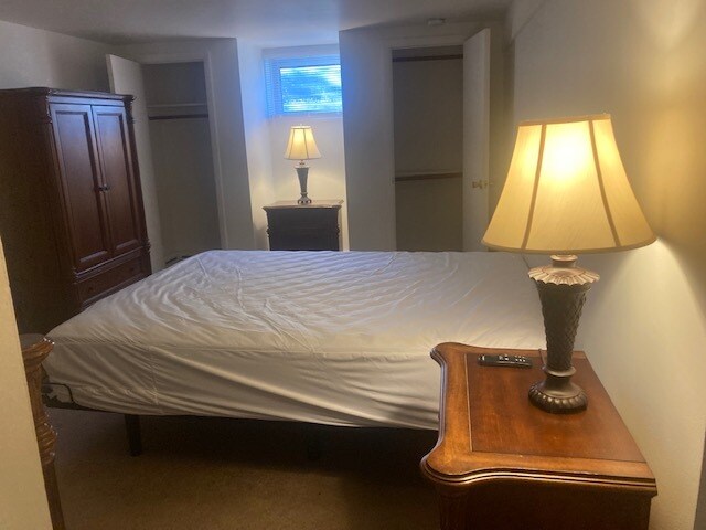large and clean bedroom - 43 Newport Rd