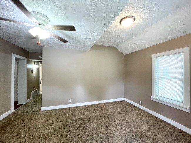 Building Photo - Cute 3 Bed 1 Bath McPherson Home in Good N...
