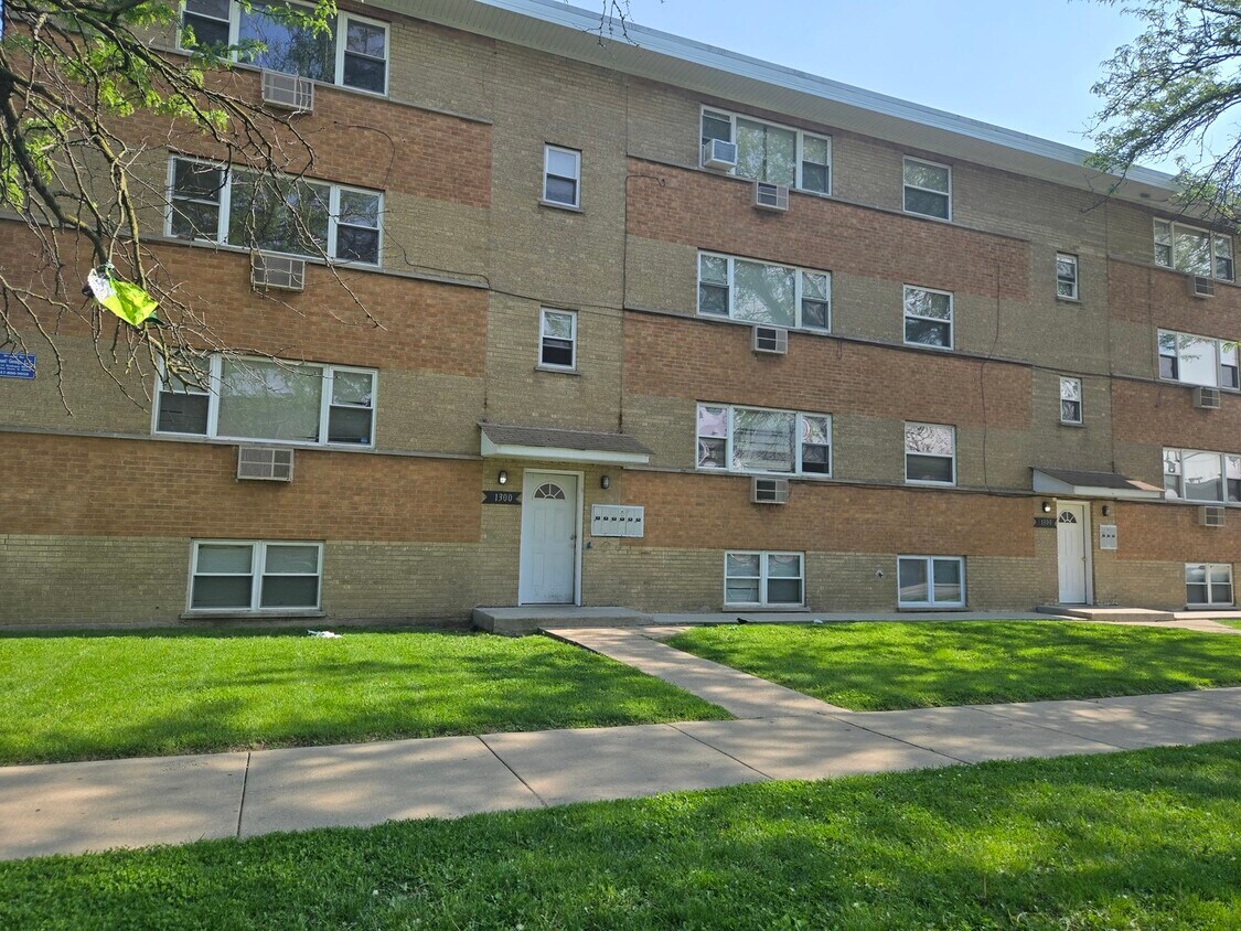 Foto principal - 1300 S 51st Ct