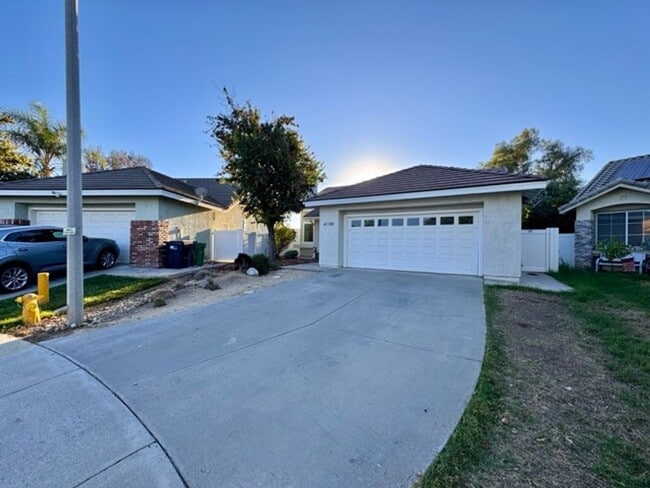 Foto del edificio - Bright and Open 3 Bedroom Home in Murrieta...