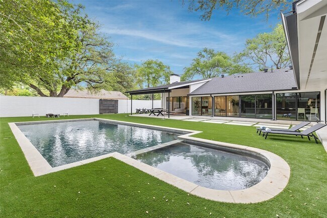 Foto del edificio - 5239 Edmondson Ave