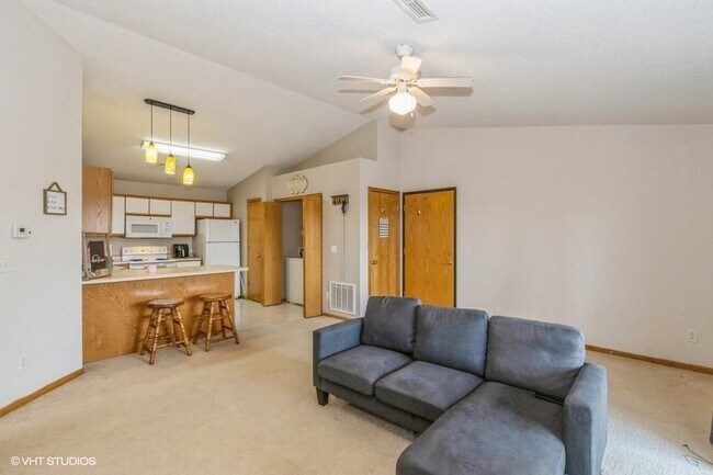 Foto del edificio - 2825 Triple Crown Ln