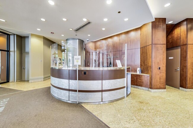 Foto del edificio - 222 N Columbus Dr