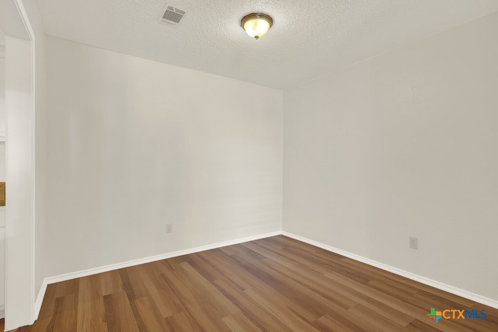 Building Photo - 1202 Thorpe Ln