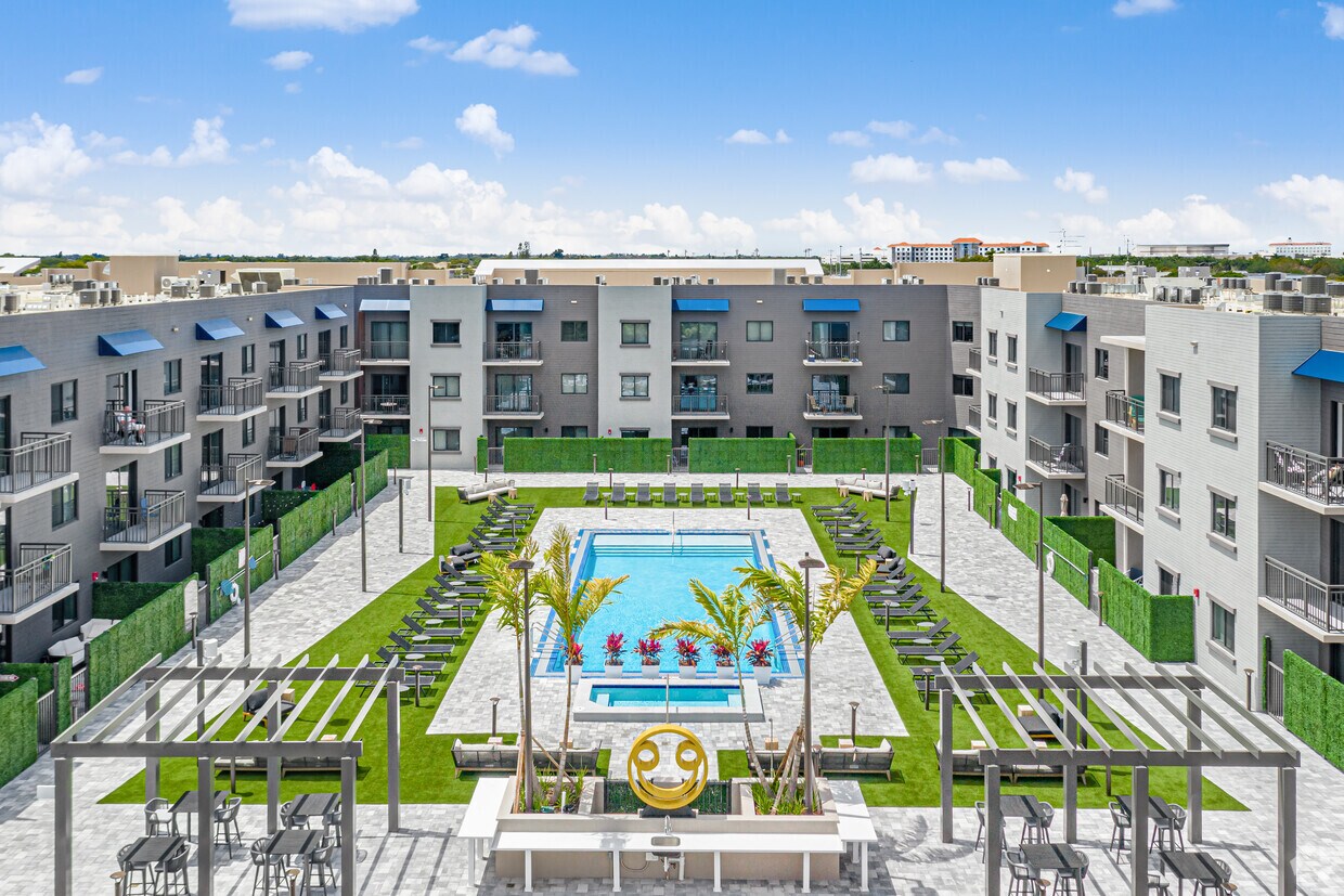 Zona Village Apartments in Davie, FL